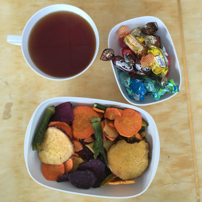 kupować Zdrowa żywność Chrupiące suszone owoce i warzywa Mieszane przekąski Smażone słodkie chipsy ziemniaczane online manufacture