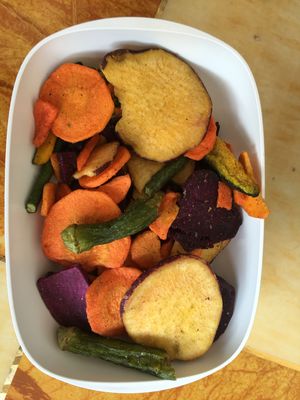 Healthy Food Crispy Dried Fruits and Vegetables Mixed Snacks Fried Sweet Potato Chips