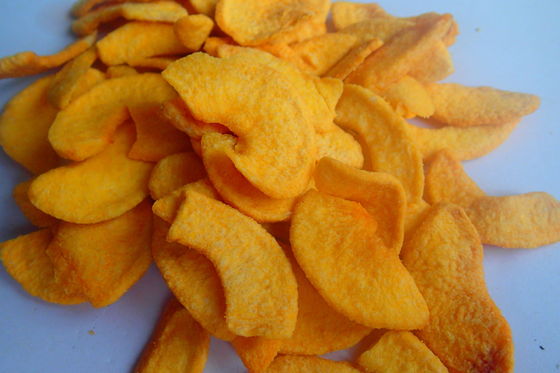 Wholesale vacuum fried fruits chip healthy snack crispy yellow peach slices snacks