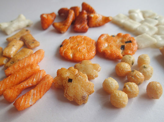 China OEM sweet Japanese Rice Crackers Mix Rice Cracker Snacks