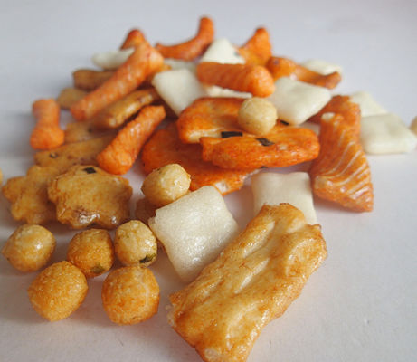 China OEM sweet Japanese Rice Crackers Mix Rice Cracker Snacks