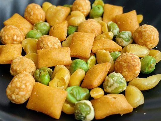 Customized Packed Rice Cracker Snacks with Salt Palm Oil