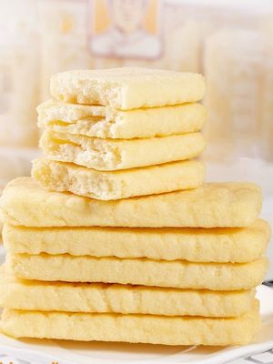 Korean Crisp Delight: Non-Fried Rice Crackers with Buttery Egg Taste