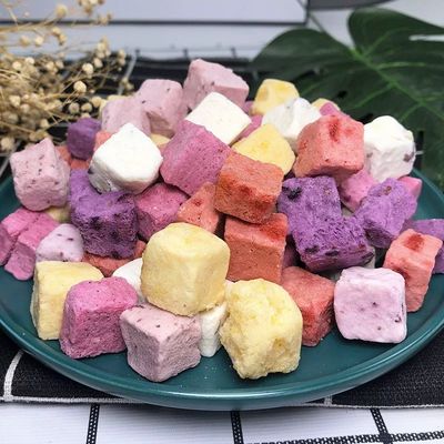 Delicious Freeze-dried Yogurt Cubes Low Calorie Strawberry Flavoured 50g For Children's Lunchboxes