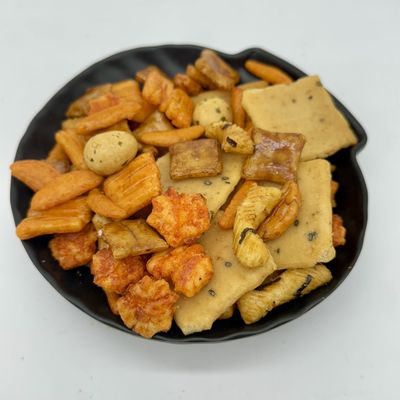 Low Fat Grain Snacks Fried Rice Crackers Baked For Custom Processing