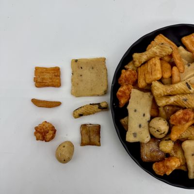 7.5KG Bulk Fried Rice Crackers Crunchy Texture OEM ODM Manufactured