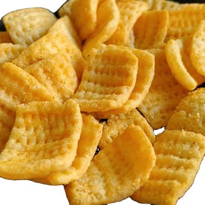 이국적 칩 매운 참새우 무리 새우깡 새우류는 칠리 전병을 잘라냅니다