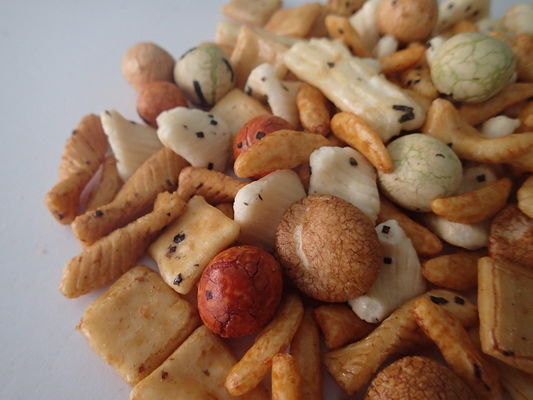 Starch Japanese Baked Rice Crackers Rice Cracker Mix With Coated Peanuts