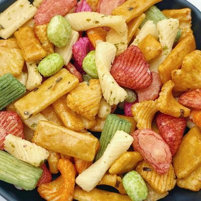 Bon prix Délicieuses biscuits japonais à base de riz: goût et texture irrésistibles! en ligne