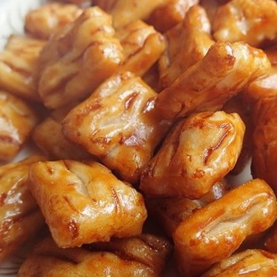 Bom preço Biscoitos salgados japoneses orientais cozidos do arroz dos petiscos E160c do arroz on-line