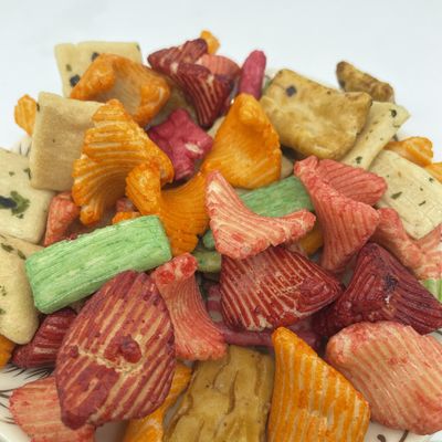Low Fat Mulitiple Grain Snacks Fried Rice Crackers 7.5KG Bulk Weight 12 Months Shelf Life