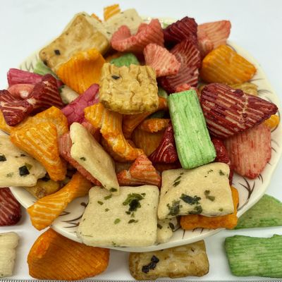 Low Fat Mulitiple Grain Snacks Fried Rice Crackers 7.5KG Bulk Weight 12 Months Shelf Life