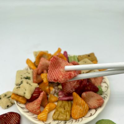 Harga bagus Semi Soft Crunchy 12 Bulan Shelf Life Keker Nasi Bebas Gluten Makanan ringan Bakar on line