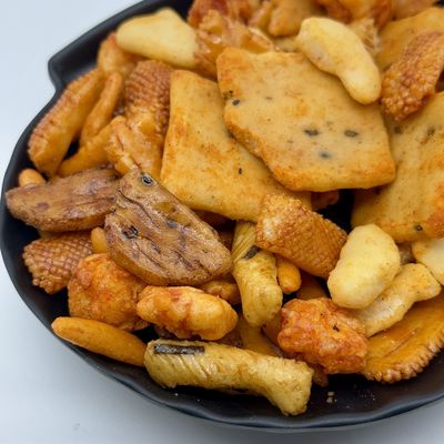 7.5KG Bulk Fried Rice Crackers Crispy Texture Multiple Varieties  12 Months Shelf Life